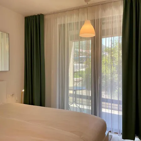 Laus Iii , Brand New Lovely One-bedroom *