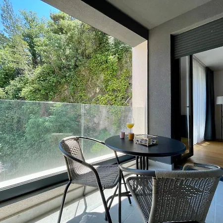 Apartamento Laus Iii , Brand New Lovely One-bedroom *