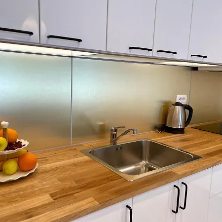 아파트 Laus Iii , Brand New Lovely One-bedroom *